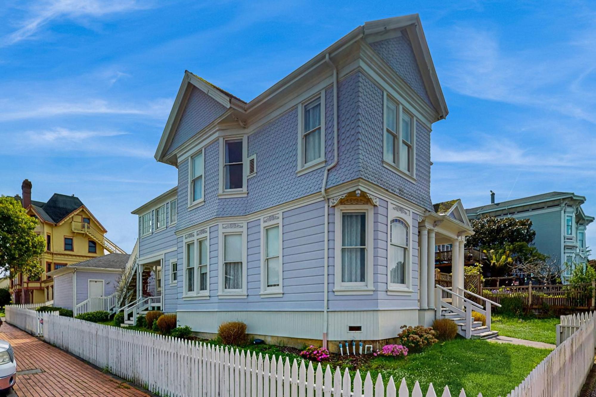 Lilac Victorian Downstairs Юрика Номер фото